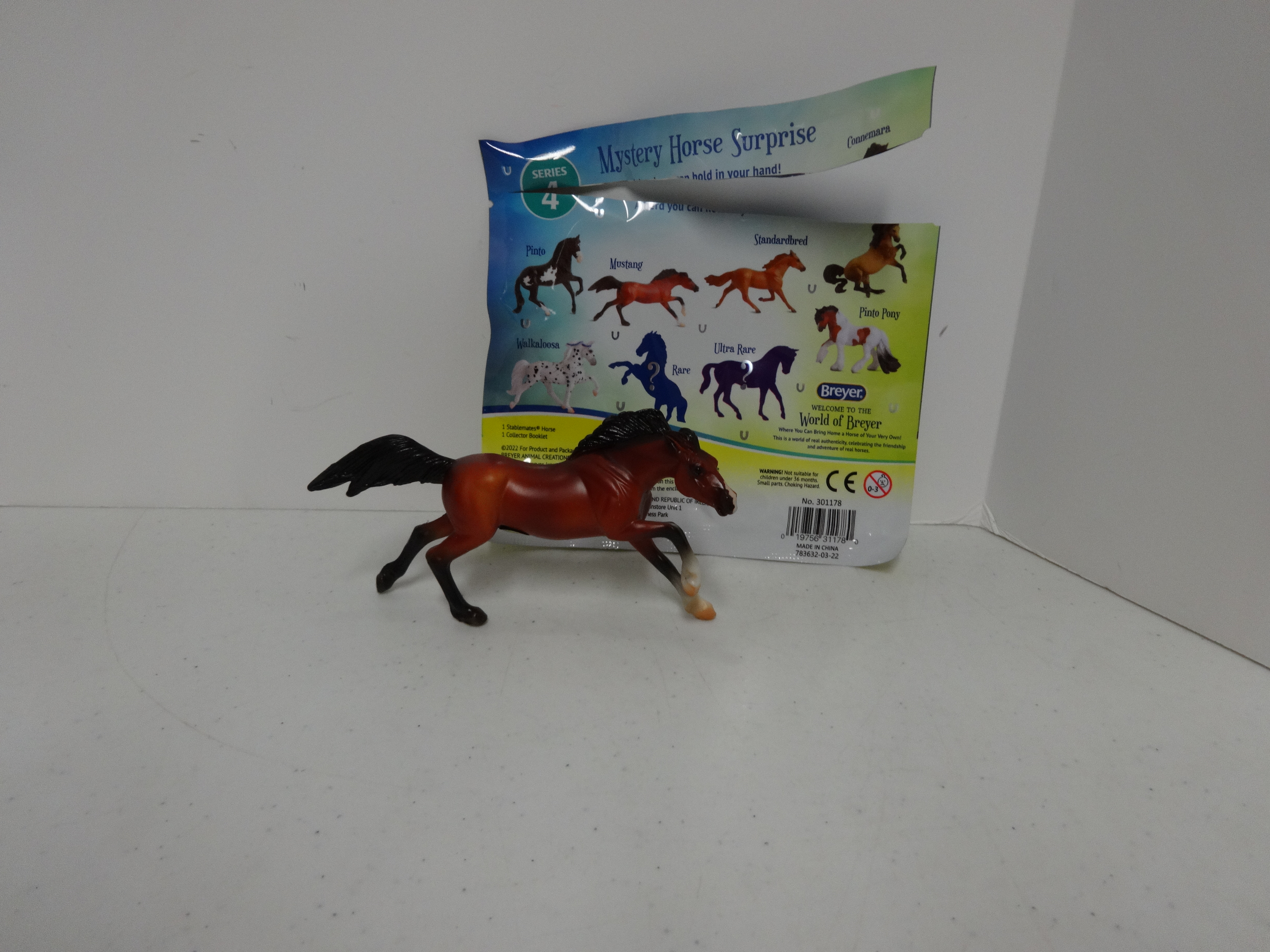Breyer Stablemate Mystery Horse Surprise Series 4 Mustang #30117